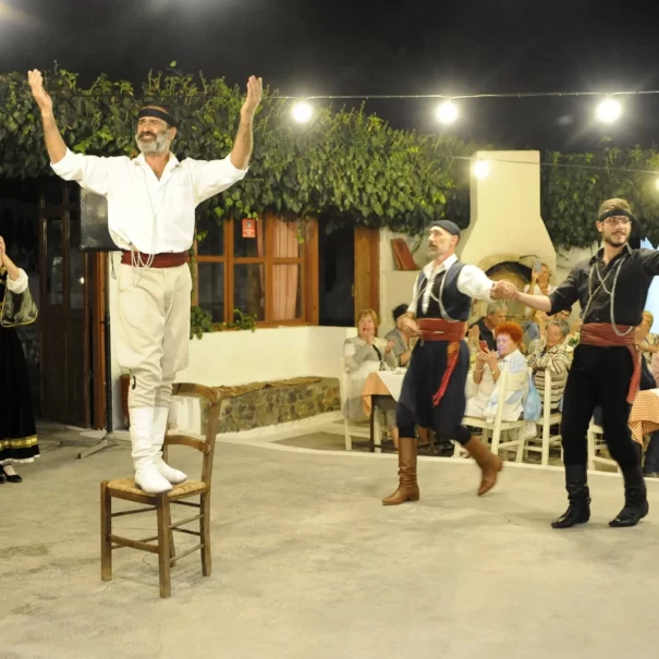 Grecki wieczór - taniec na krześle